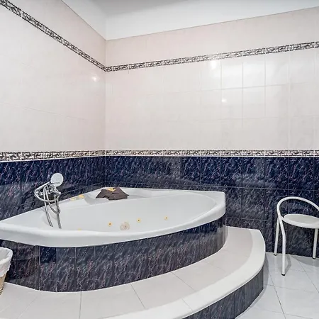 Raposo Em Villa Porches (Algarve)